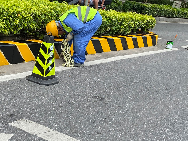 茂名市政府使用绿树牌道路反光漆